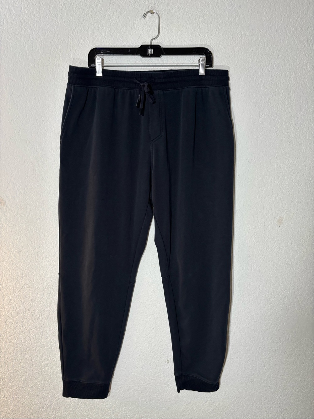 TravisMathew Jogger Pants Size XL Black Drawstring Logo Athletic Golf Pants - Picture 4 of 14